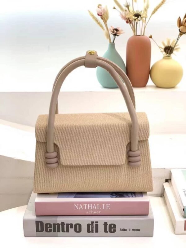 Elegant Women’s Leather Handbag – Stylish & Durable for Everyday Use